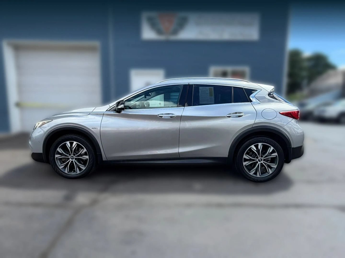 Used 2018 INFINITI QX30 AWD image 4