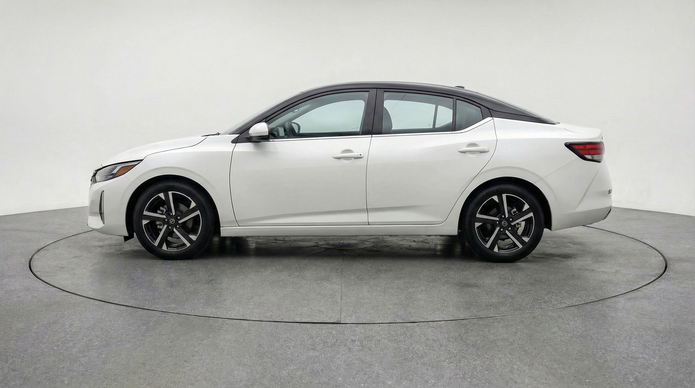 Used 2025 Nissan Sentra SV image 5