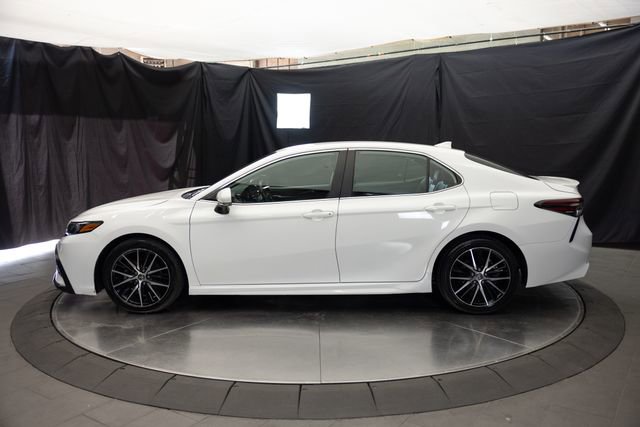 Used 2024 Toyota Camry SE w/ Cold Weather Package image 7