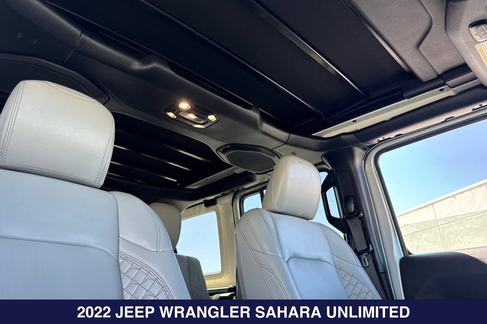 Used 2022 Jeep Wrangler Unlimited Sahara AWD/4WD image 18