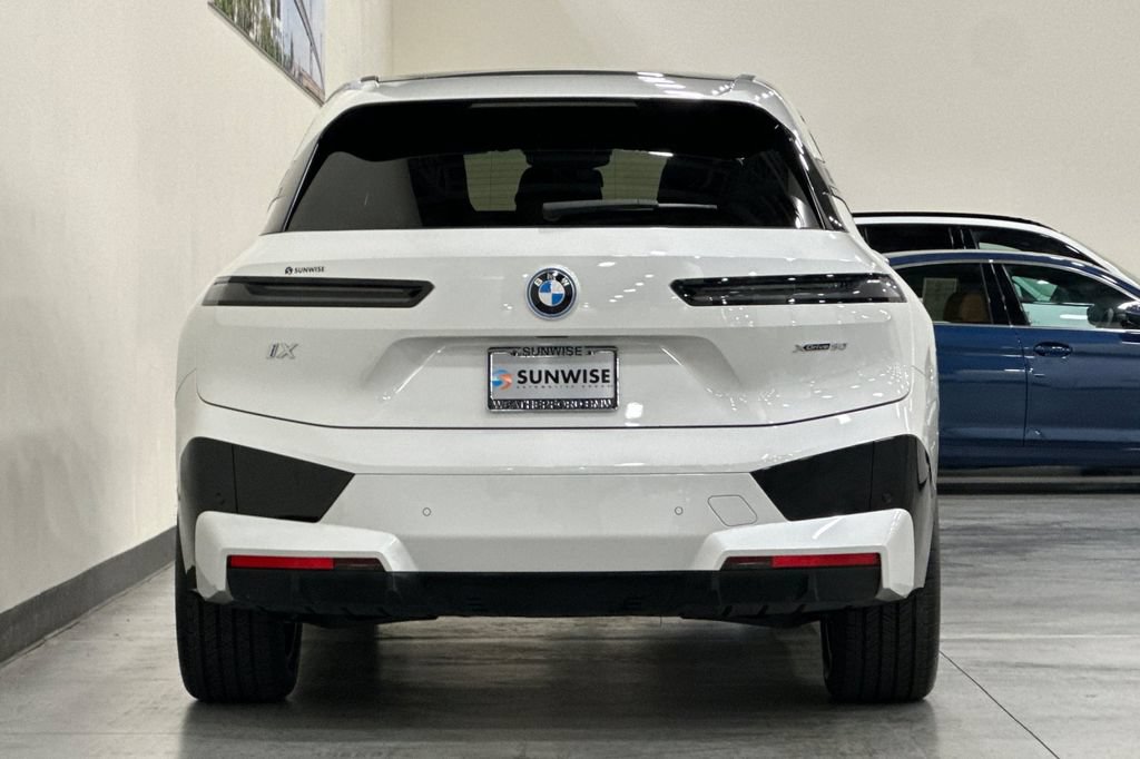 Used 2024 BMW iX xDrive50 w/ Sport Package AWD/4WD image 5