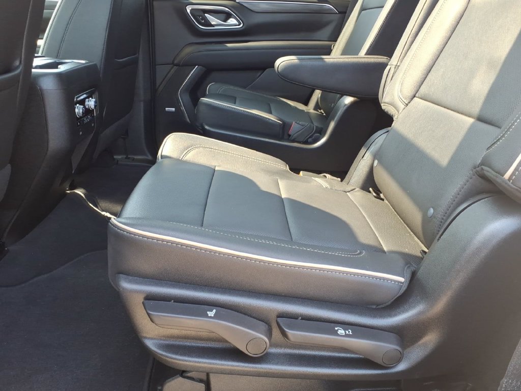 Used 2023 GMC Yukon SLT w/ SLT Premium Package AWD/4WD image 18