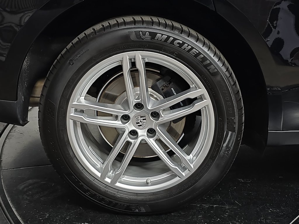 Certified 2026 Porsche Macan AWD/4WD image 29