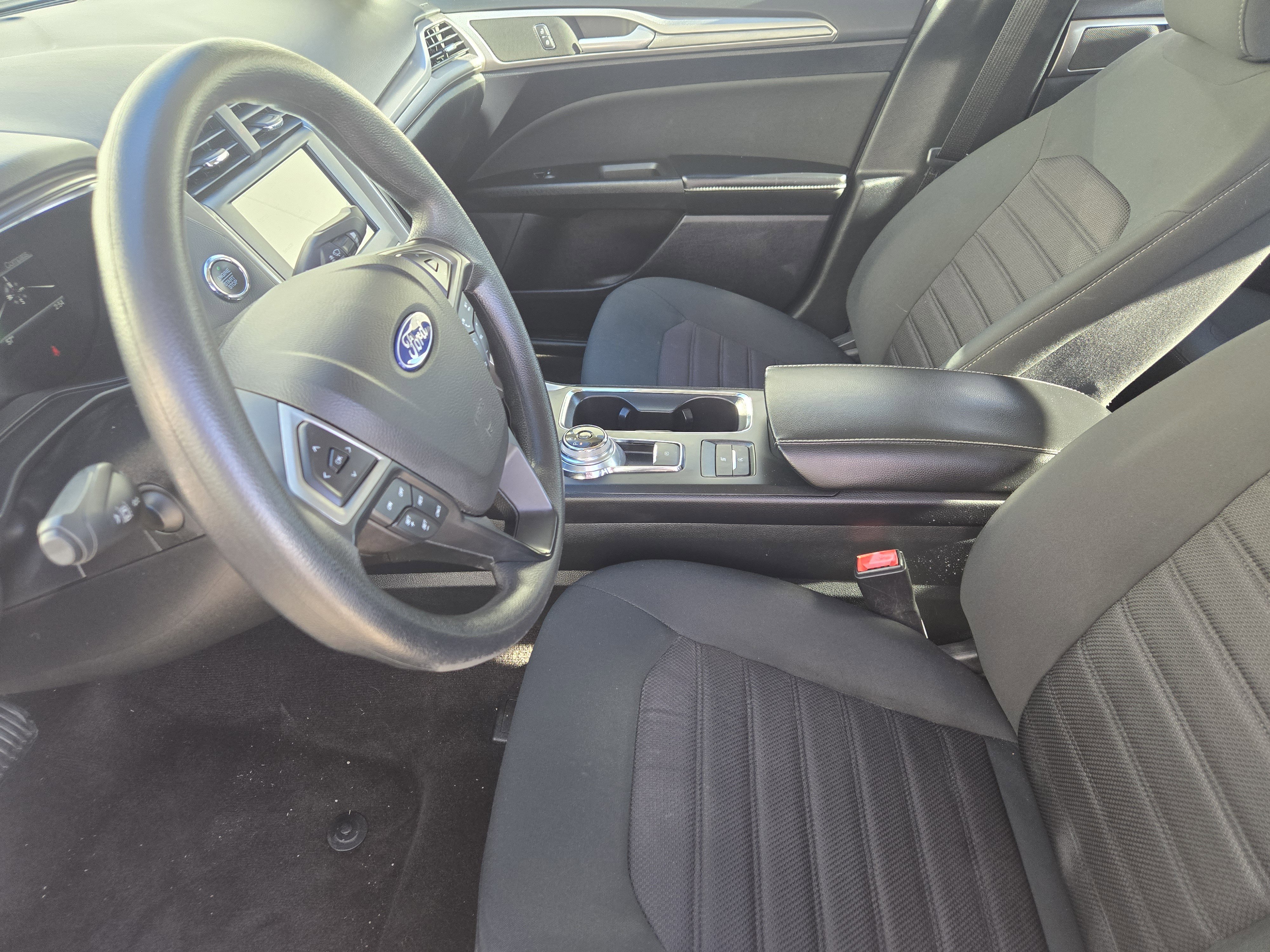 Used 2020 Ford Fusion SE image 16