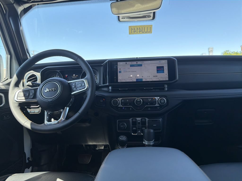 Used 2024 Jeep Wrangler Unlimited Sahara w/ Technology Group AWD/4WD image 19