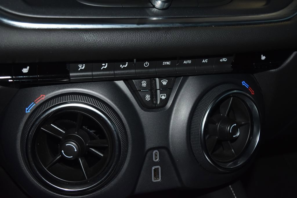 Used 2025 Chevrolet Blazer LT FWD image 13