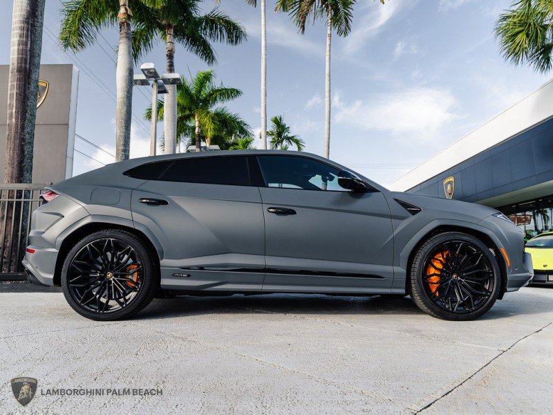 Used 2025 Lamborghini Urus SE image 7