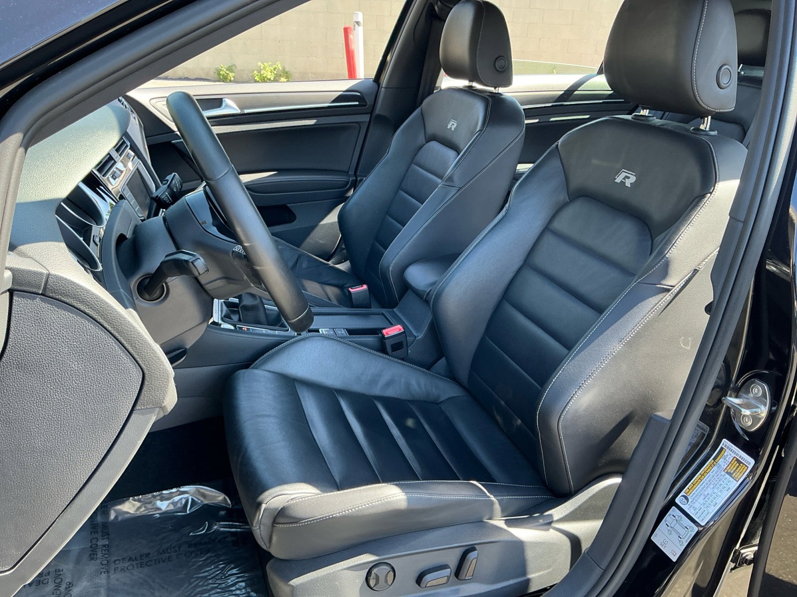 Used 2017 Volkswagen Golf R 4-Door image 18