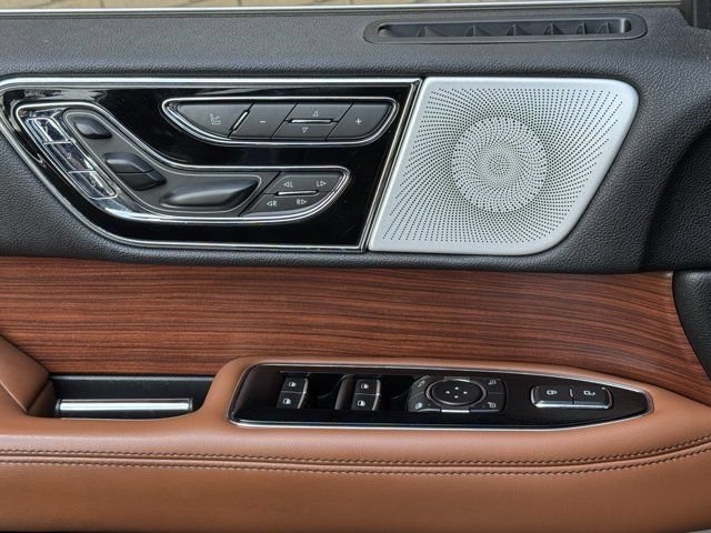 Used 2020 Lincoln Navigator L Reserve w/ Luxury Package AWD/4WD image 11