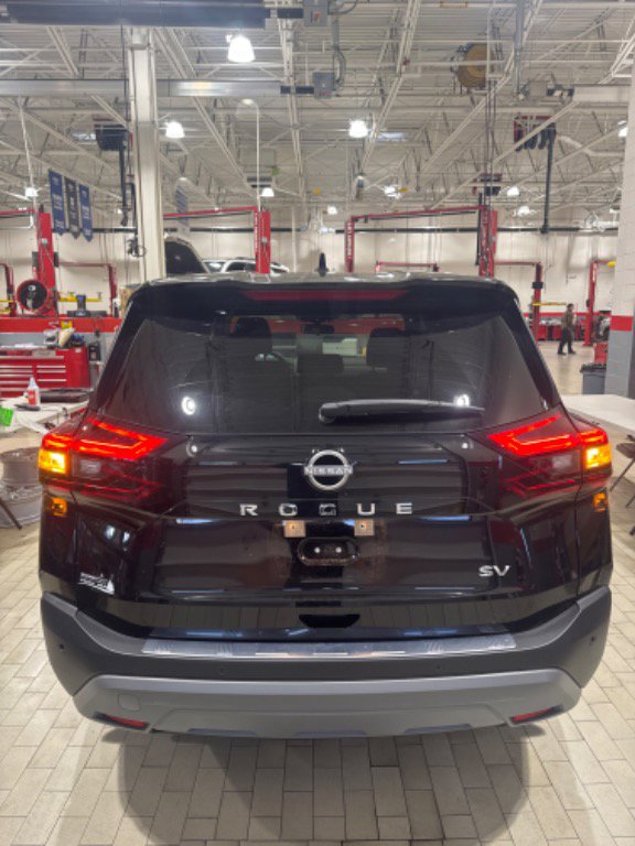 Used 2023 Nissan Rogue SV image 41
