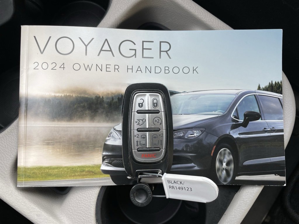 Used 2024 Chrysler Voyager LX image 44