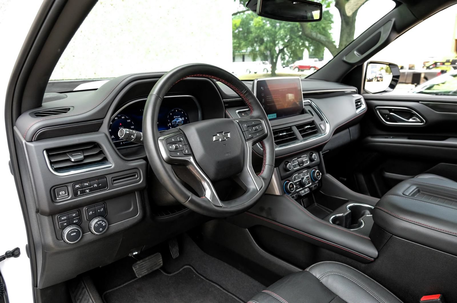 Used 2023 Chevrolet Tahoe RST w/ Luxury Package AWD/4WD image 2