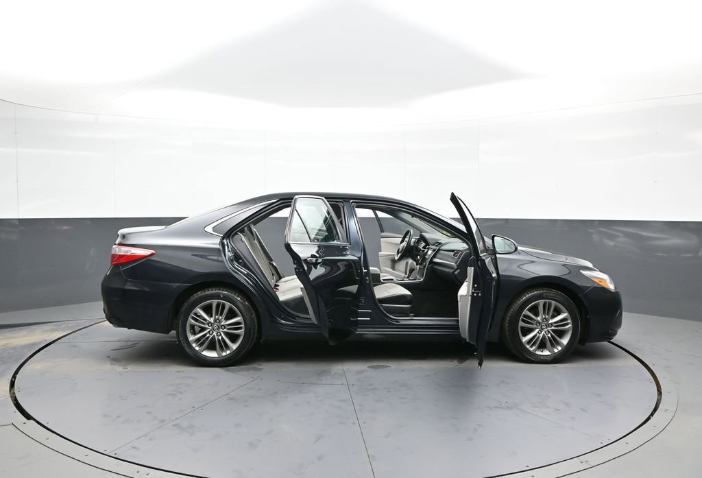 Used 2016 Toyota Camry SE image 40