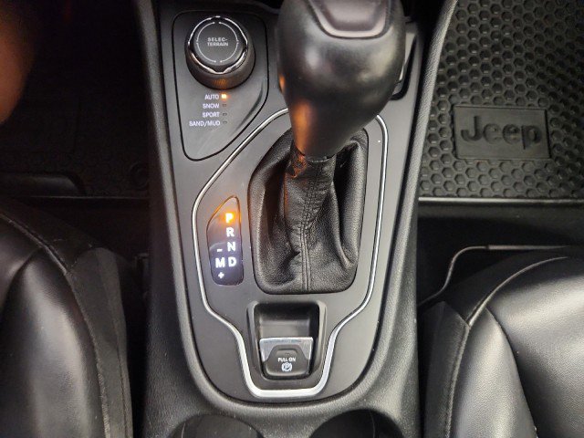 Used 2019 Jeep Cherokee Latitude Plus w/ Cold Weather Group image 18