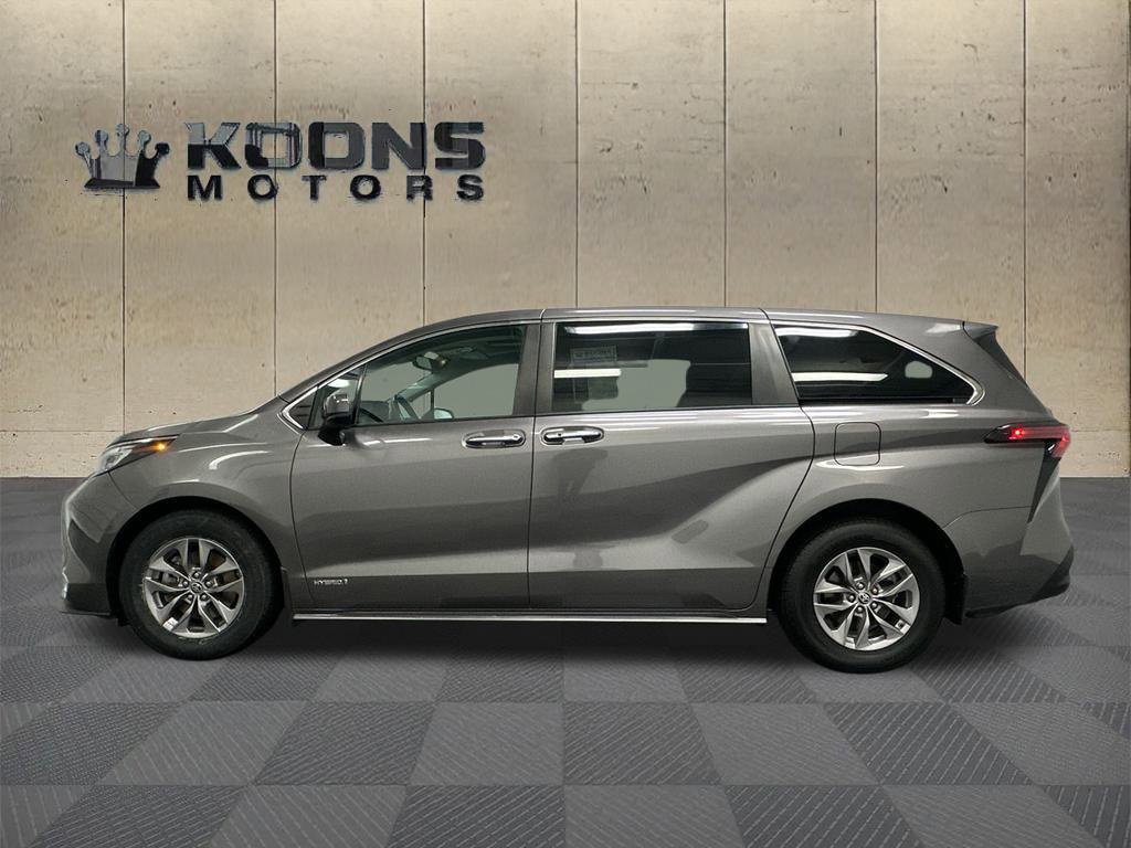Used 2021 Toyota Sienna XLE image 4