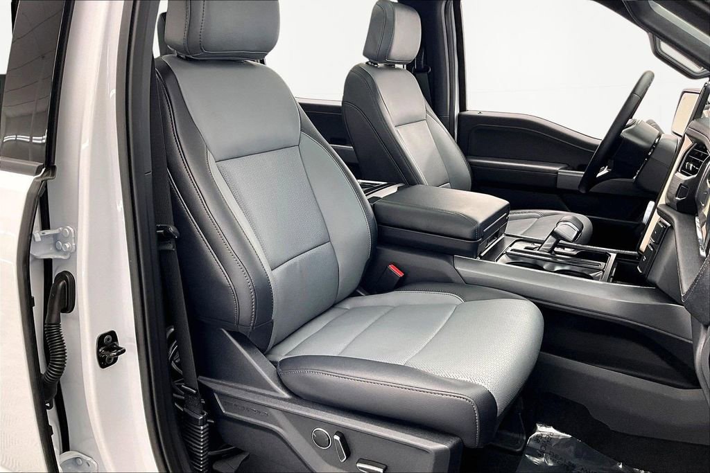 Used 2025 Ford F150 Lightning Lariat image 7