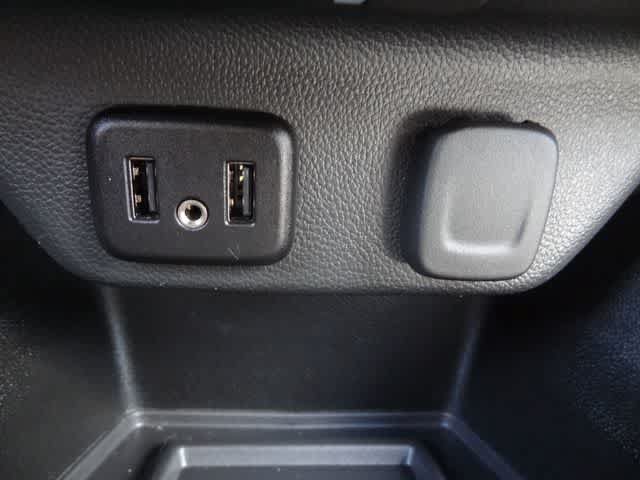 Used 2023 Chevrolet Traverse LT FWD image 32