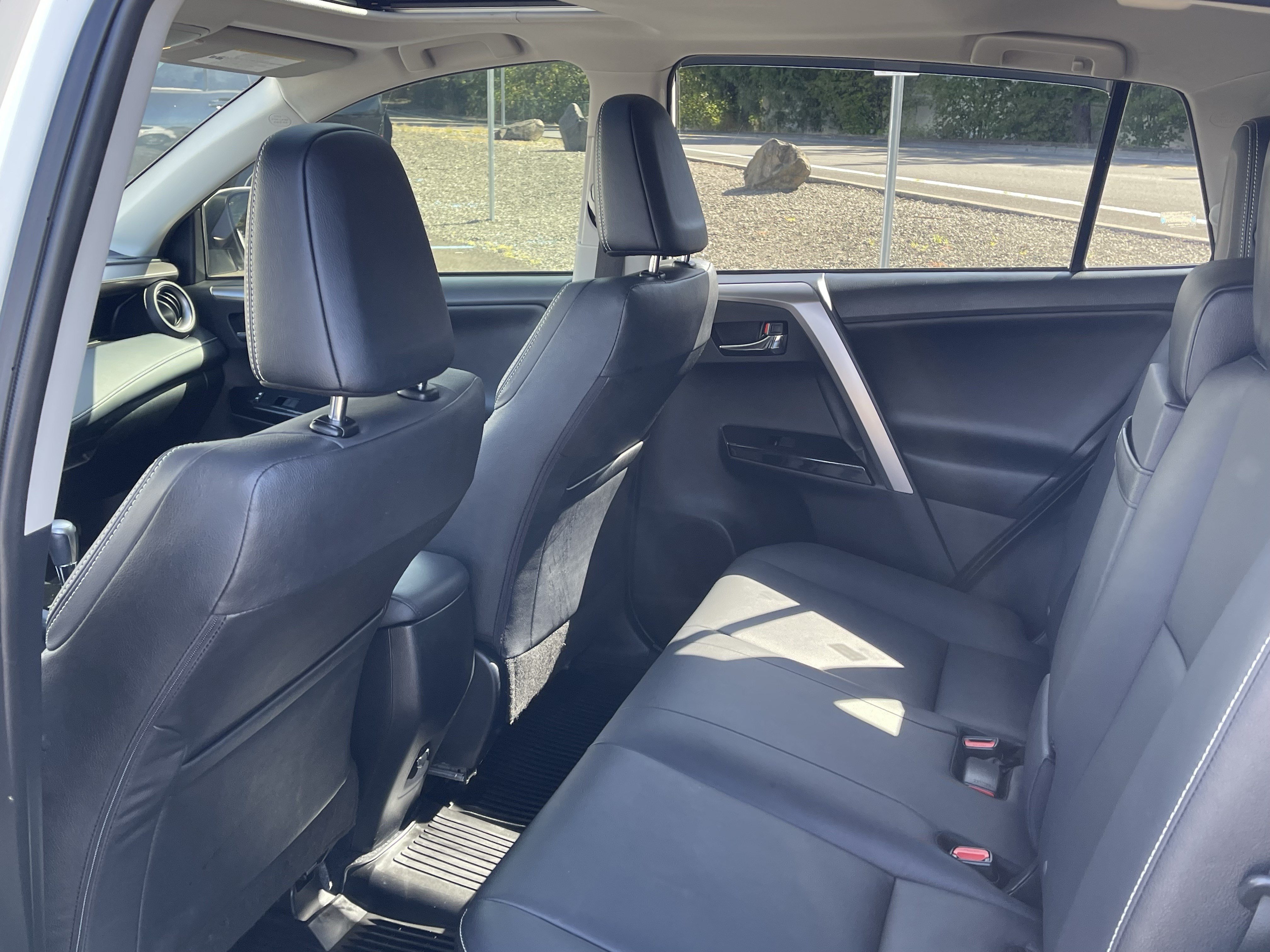 Used 2018 Toyota RAV4 Limited w/ Advanced Technology Package AWD/4WD image 14