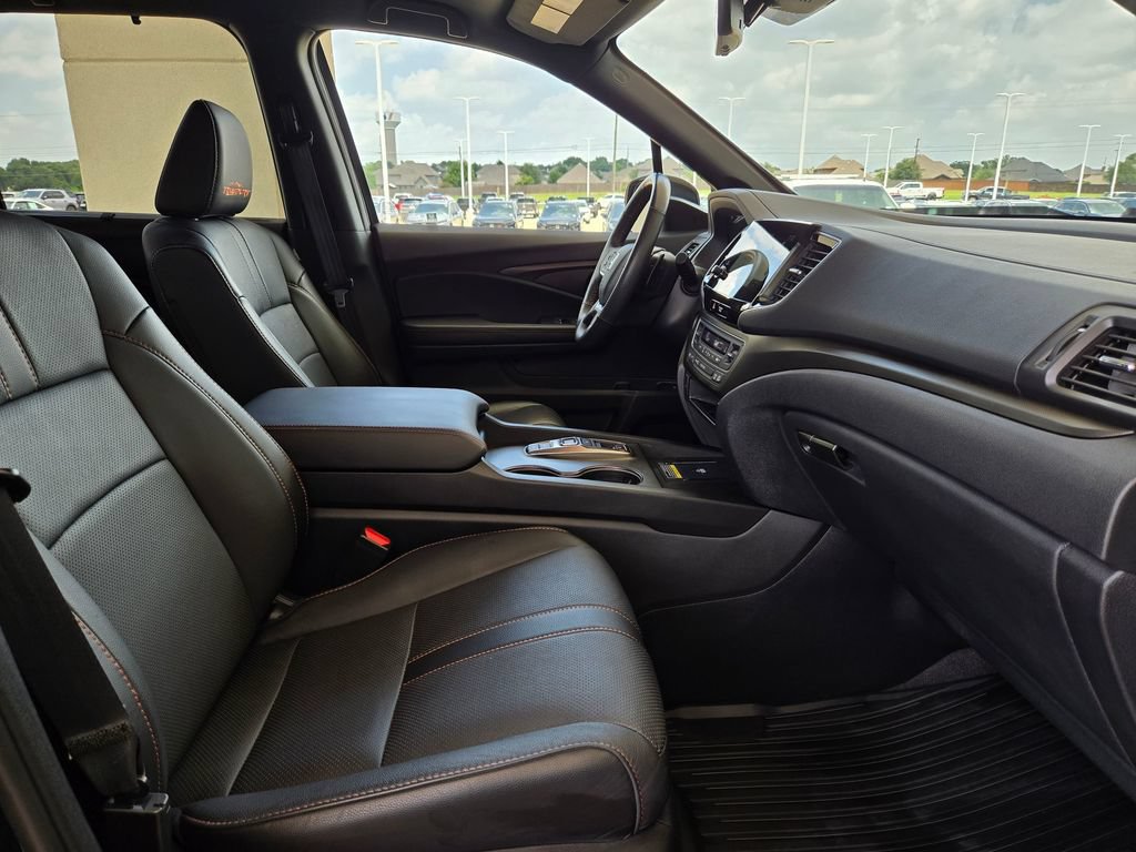 Used 2025 Honda Passport TrailSport image 25