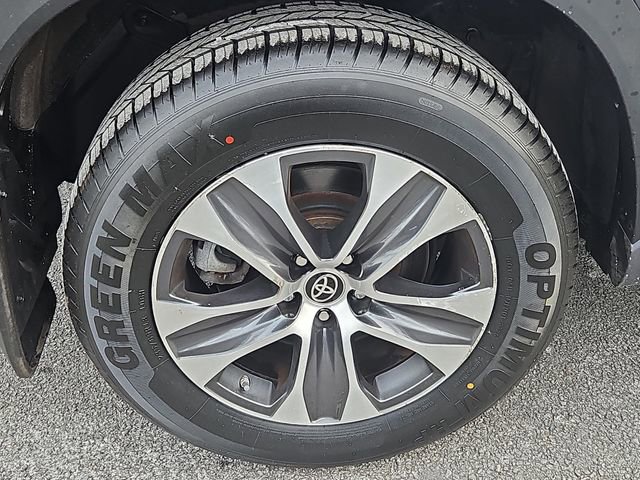 Used 2022 Toyota Highlander XLE image 9