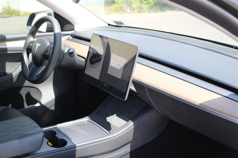 Used 2024 Tesla Model Y Long Range AWD/4WD image 13