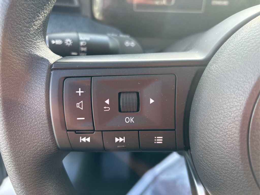 Certified 2025 Nissan Kicks SV image 26