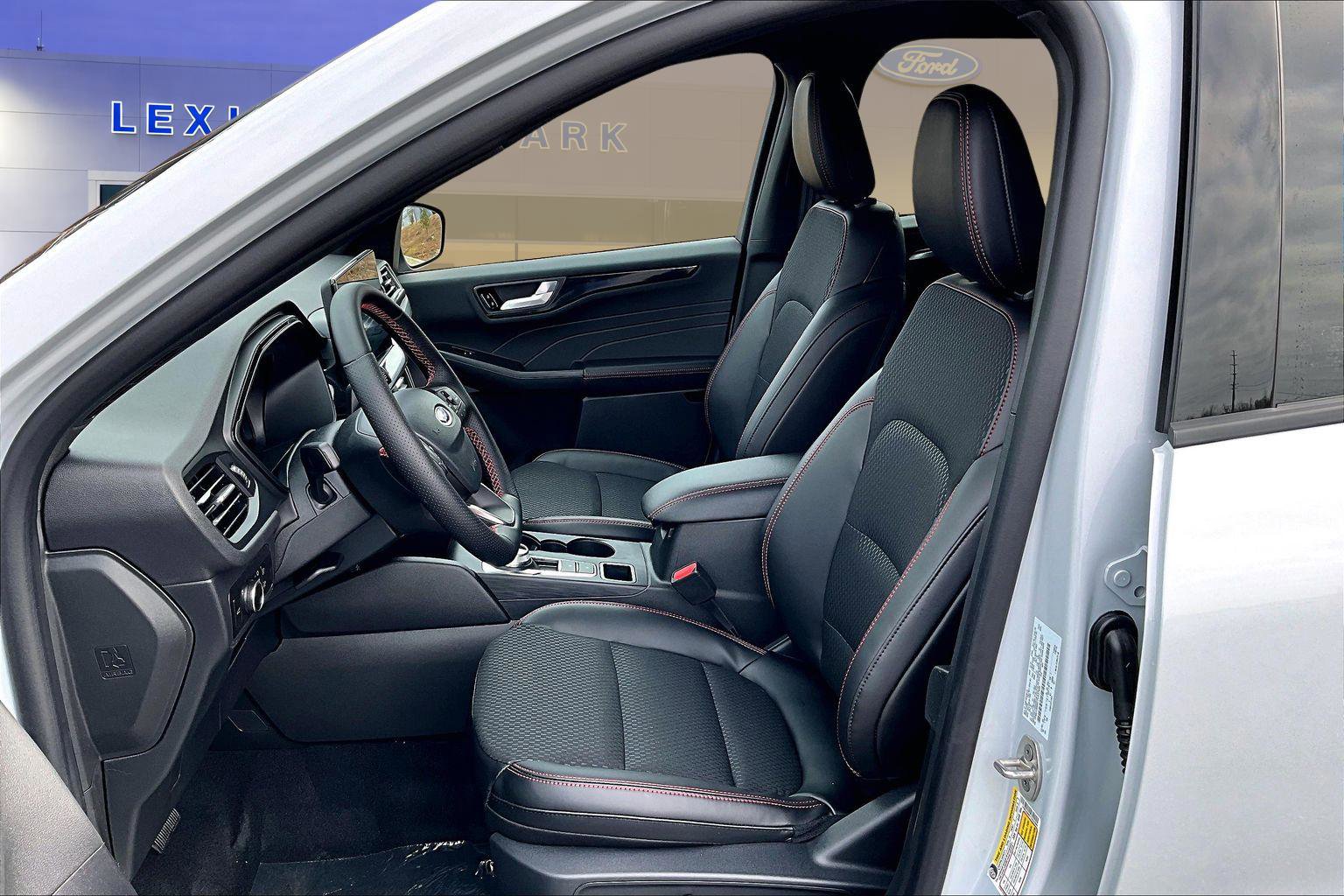 New 2026 Ford Escape ST-Line w/ Tech Pack #1 AWD/4WD image 9