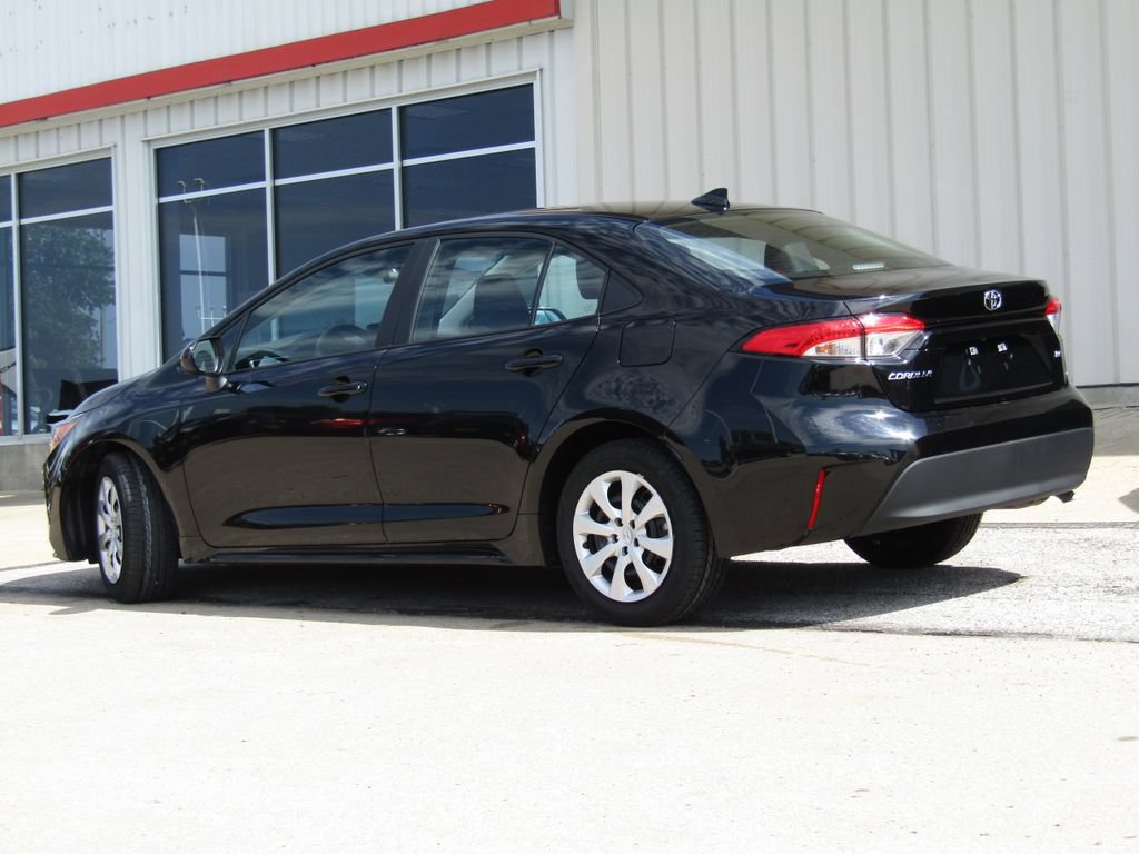Used 2025 Toyota Corolla LE FWD image 9