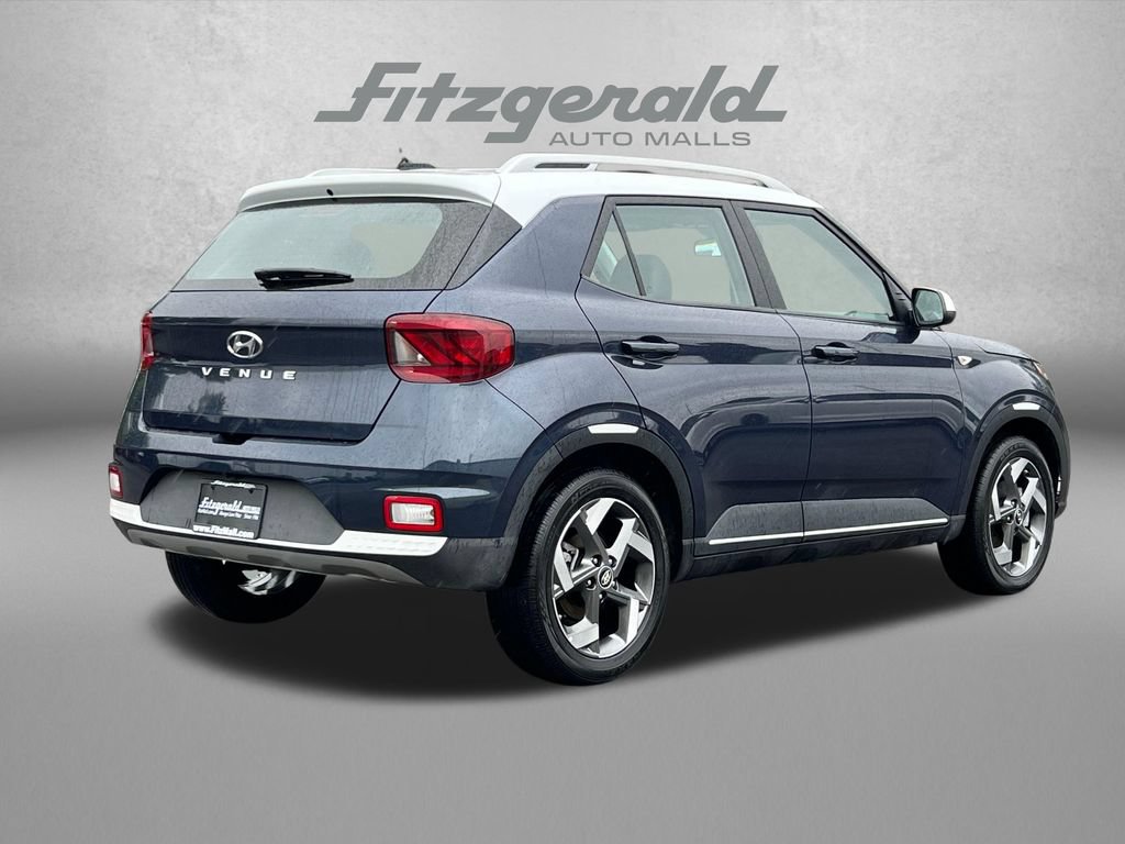 Used 2025 Hyundai Venue Limited FWD image 8