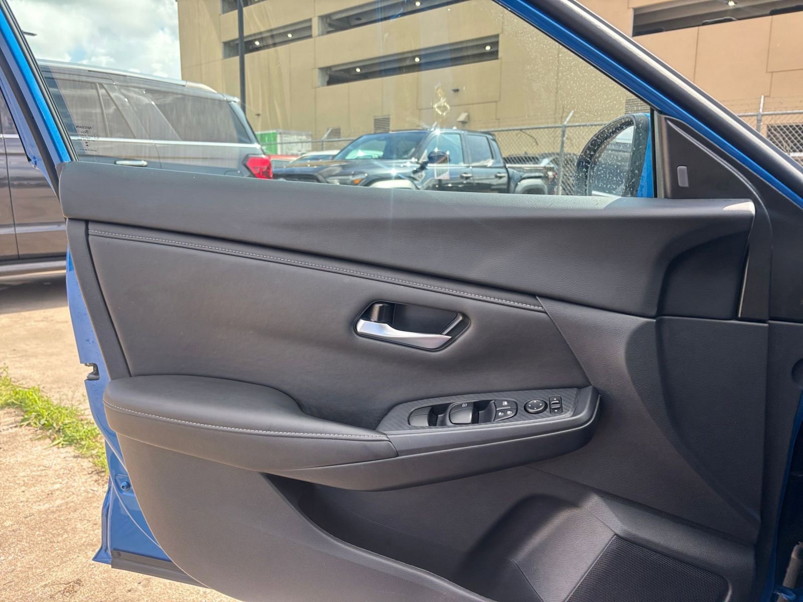 Used 2025 Nissan Sentra SV image 18