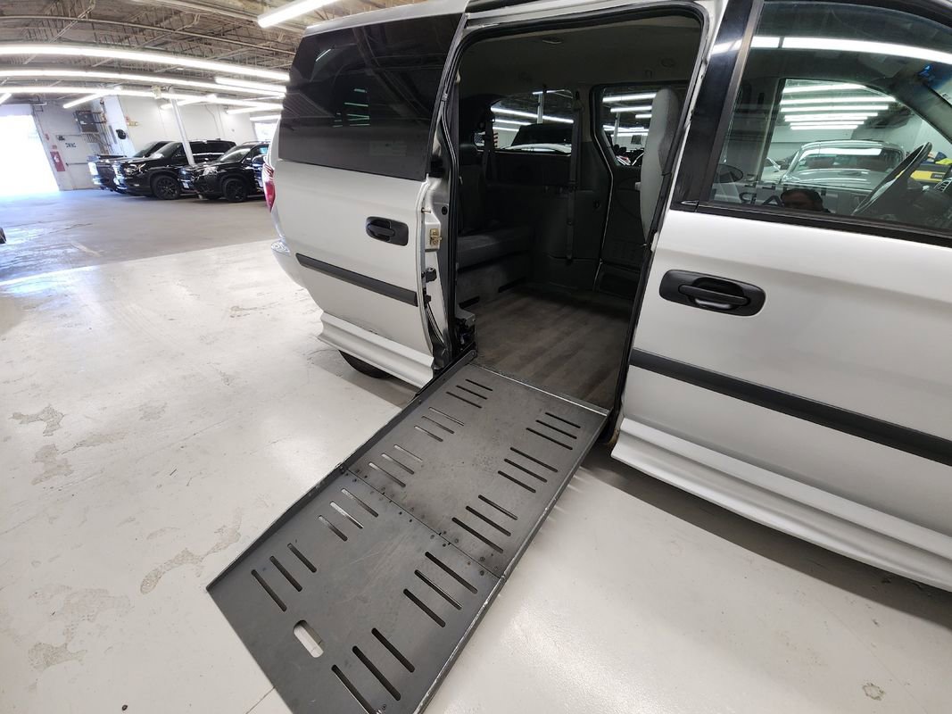 Used 2005 Dodge Grand Caravan SE w/ Popular Equipment Group I image 12