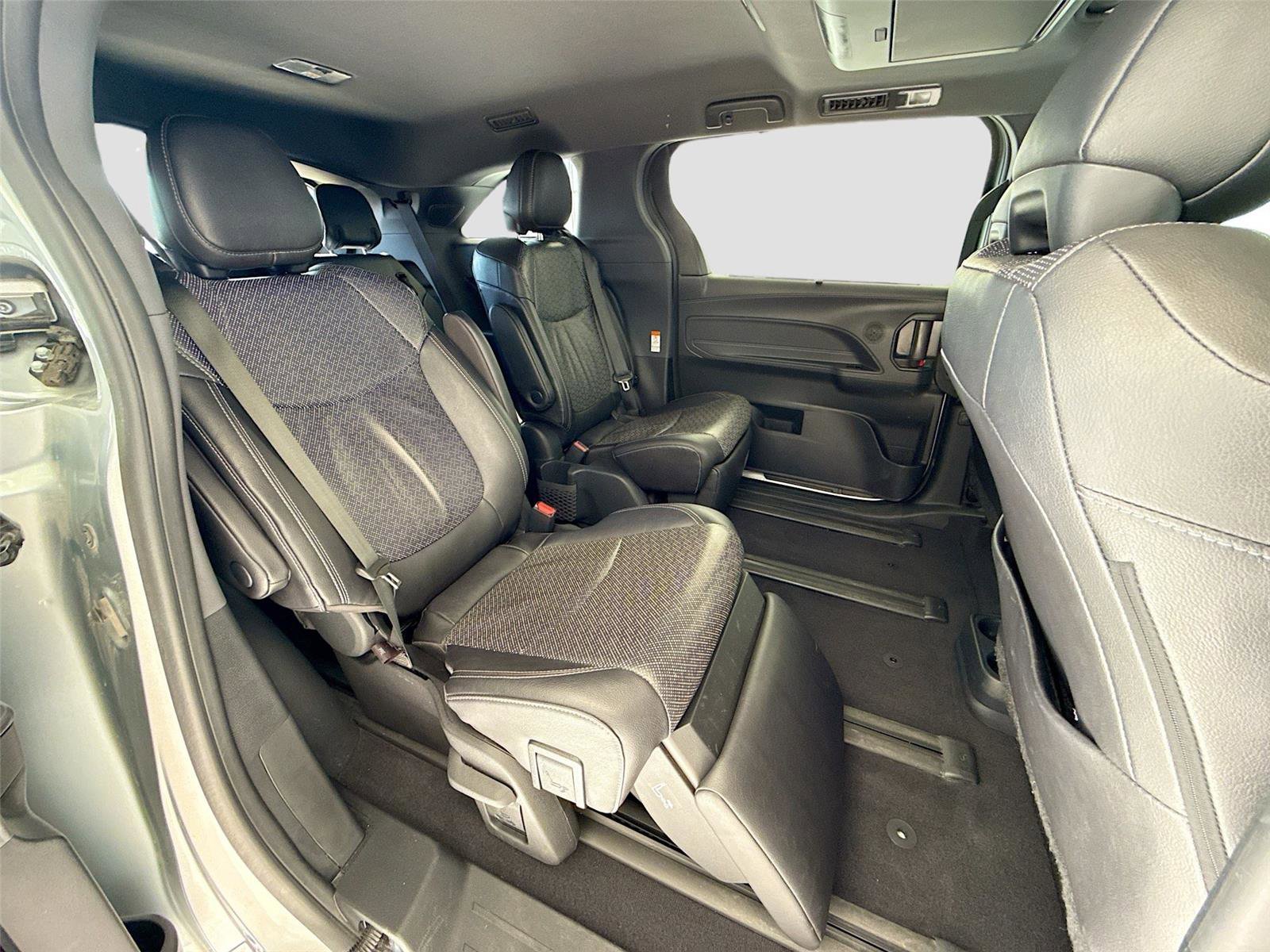 Used 2023 Toyota Sienna XSE image 26