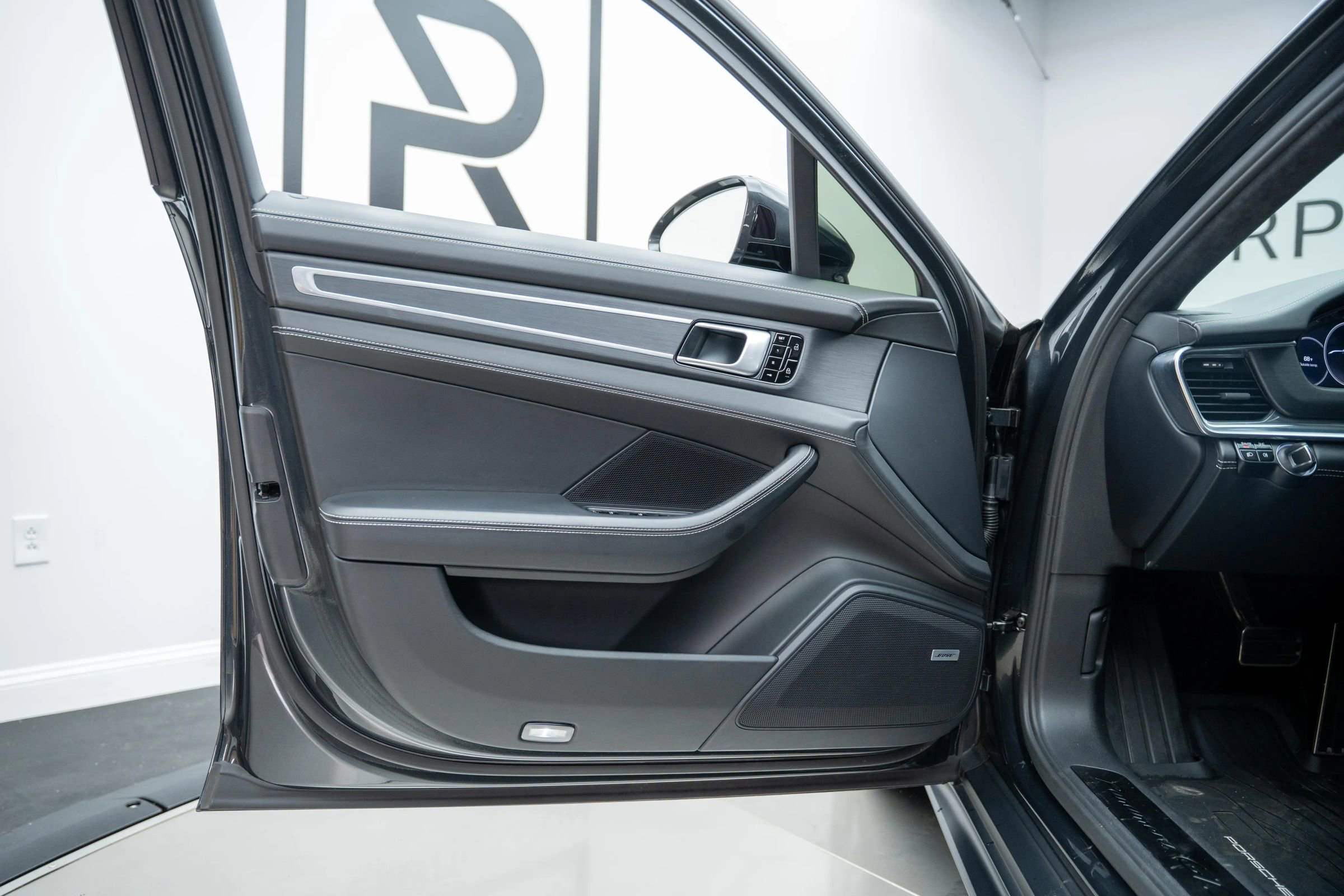 Used 2019 Porsche Panamera GTS image 36