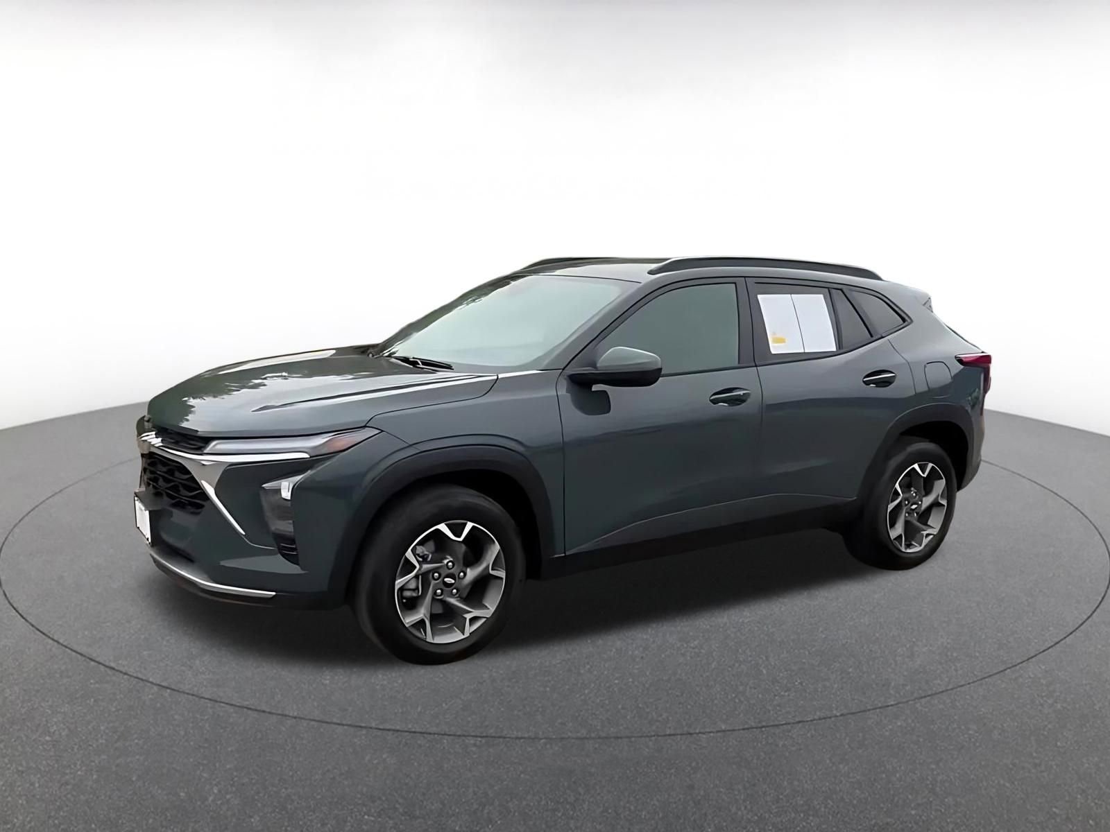 Used 2025 Chevrolet Trax LT w/ LT Convenience Package FWD image 8