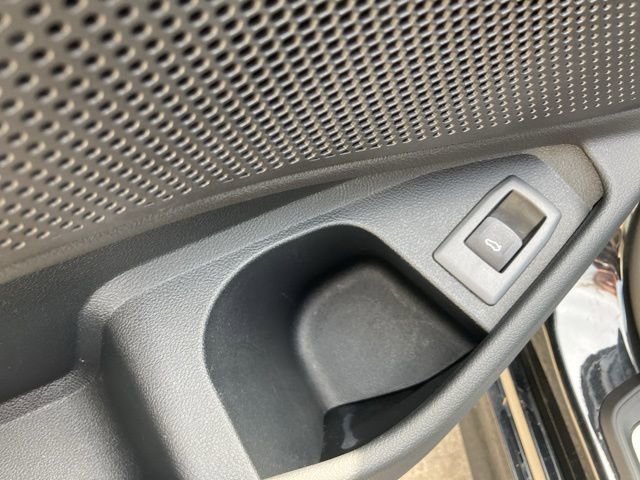 Used 2025 BMW 330i xDrive Sedan w/ Convenience Package image 11