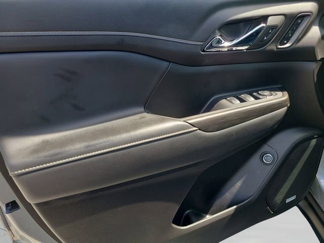 Used 2023 GMC Acadia SLT w/ Technology Package FWD image 16