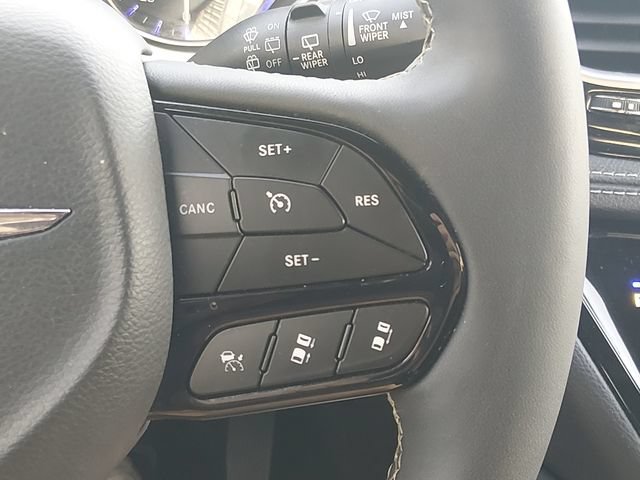 Used 2025 Chrysler Pacifica Limited FWD image 22