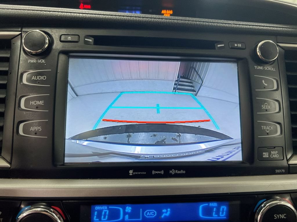 Used 2018 Toyota Highlander XLE AWD/4WD image 15