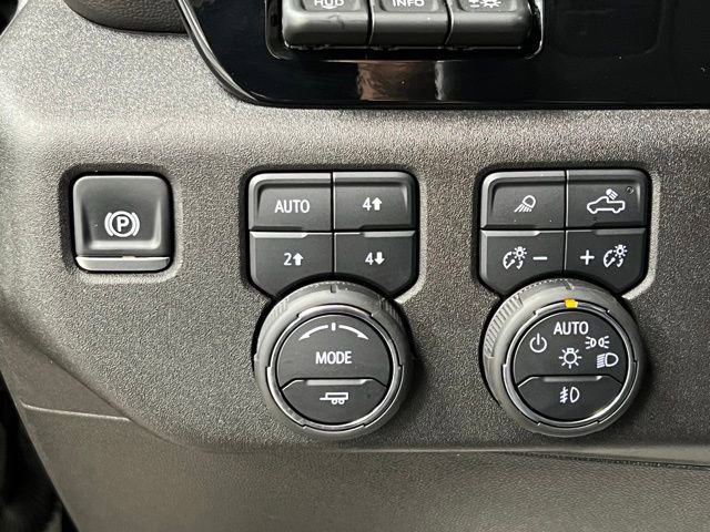 Used 2024 Chevrolet Silverado 2500 ZR2 w/ Technology Package image 33