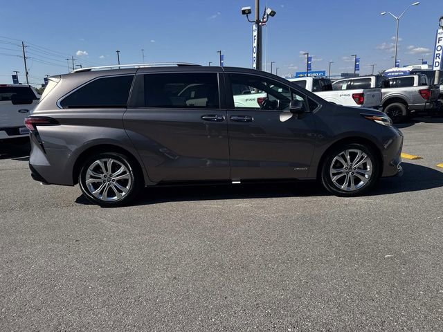 Used 2021 Toyota Sienna Platinum image 4