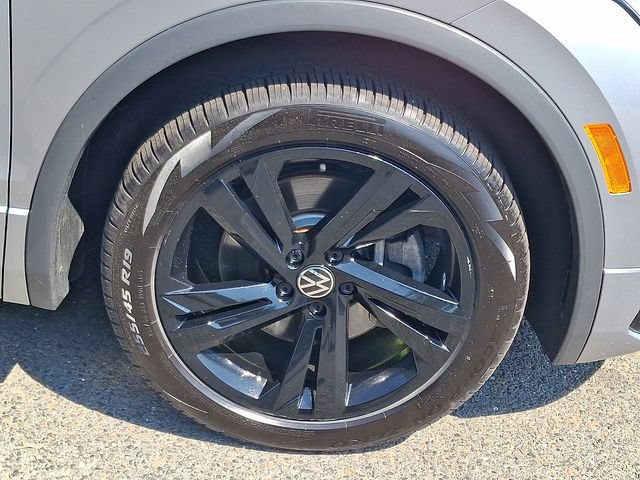 Certified 2024 Volkswagen Tiguan SE R-Line AWD/4WD image 8