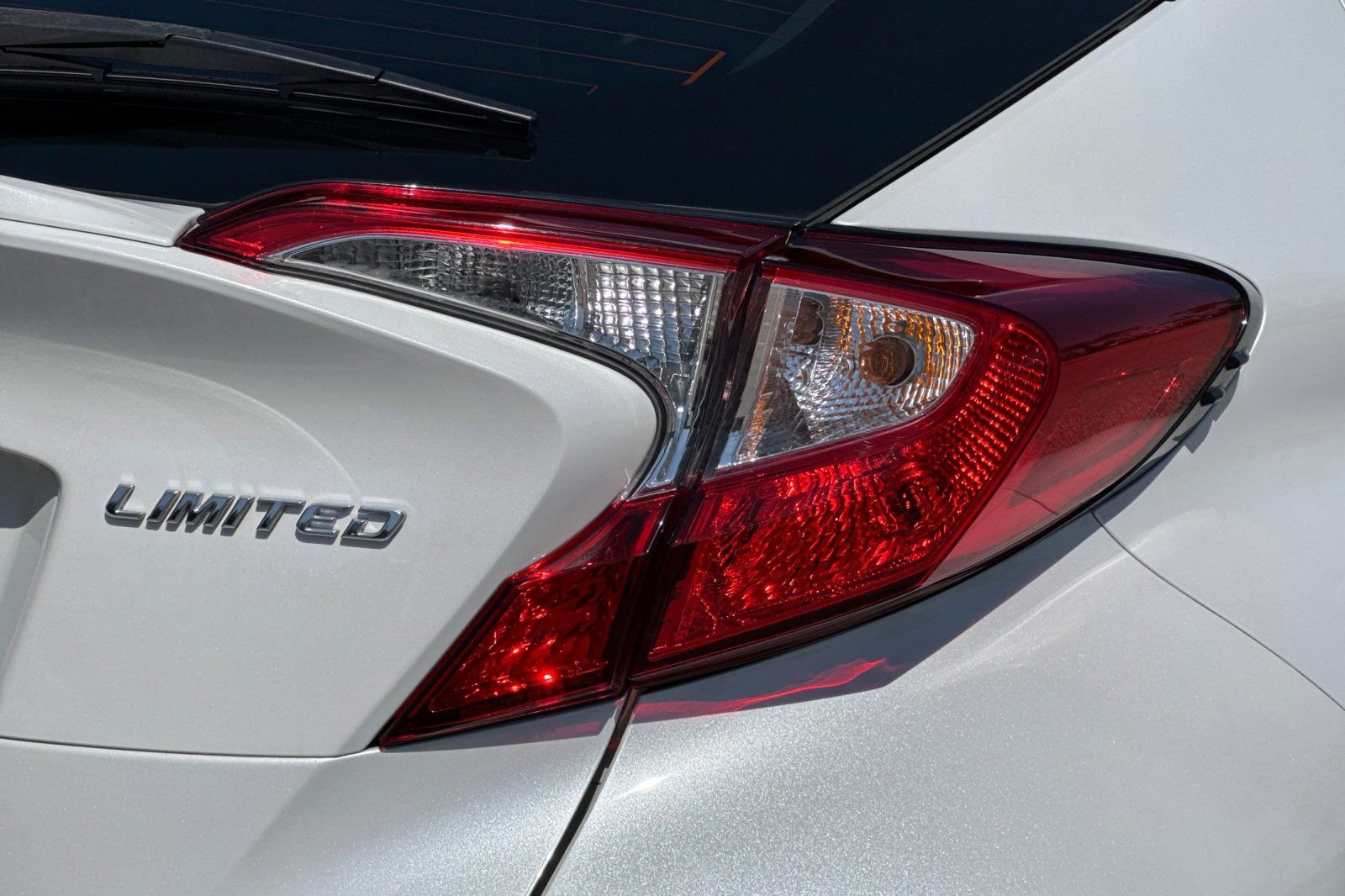 Used 2022 Toyota C-HR Limited FWD image 26