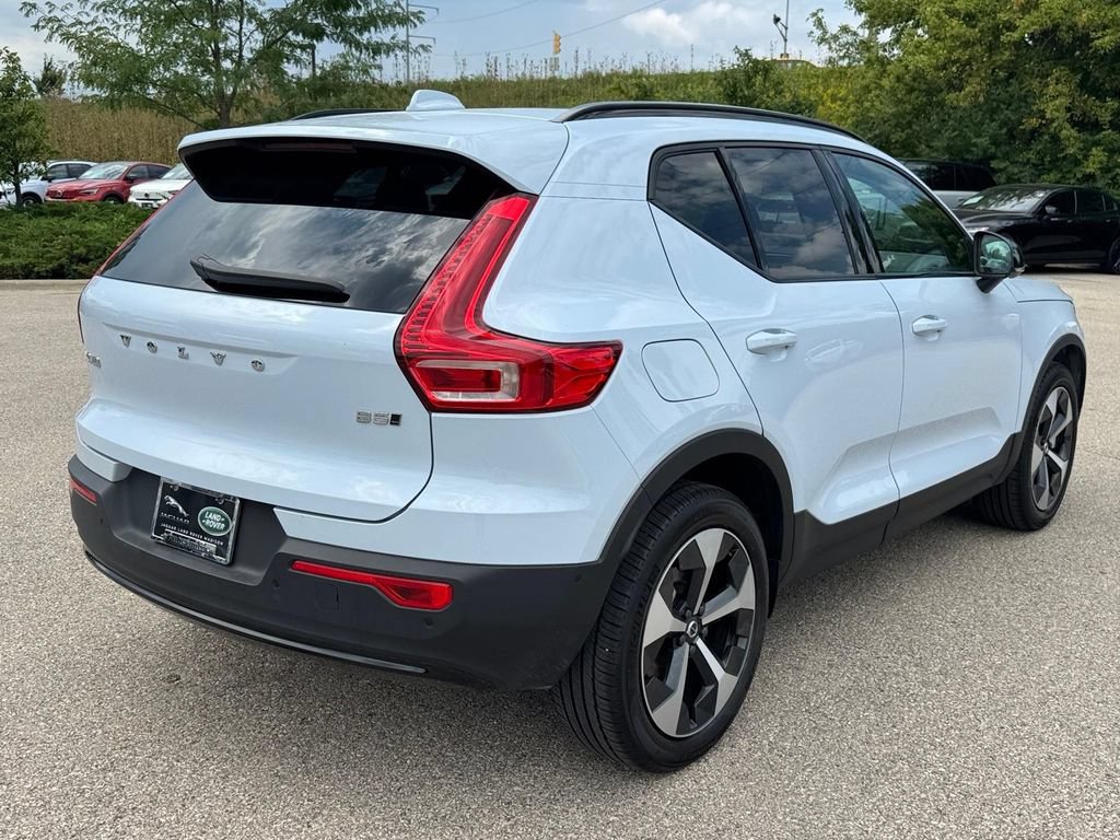 Used 2026 Volvo XC40 B5 Plus AWD/4WD image 4