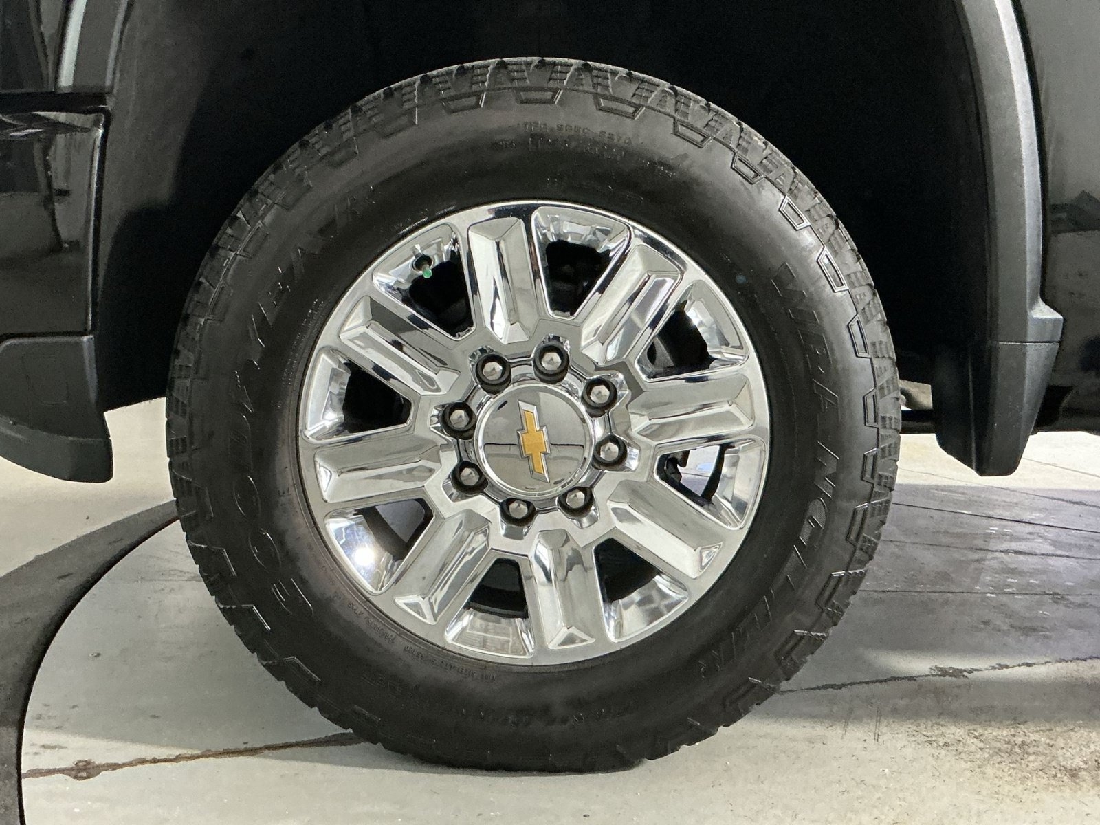 Used 2024 Chevrolet Silverado 2500 High Country w/ High Country Premium Package AWD/4WD image 13