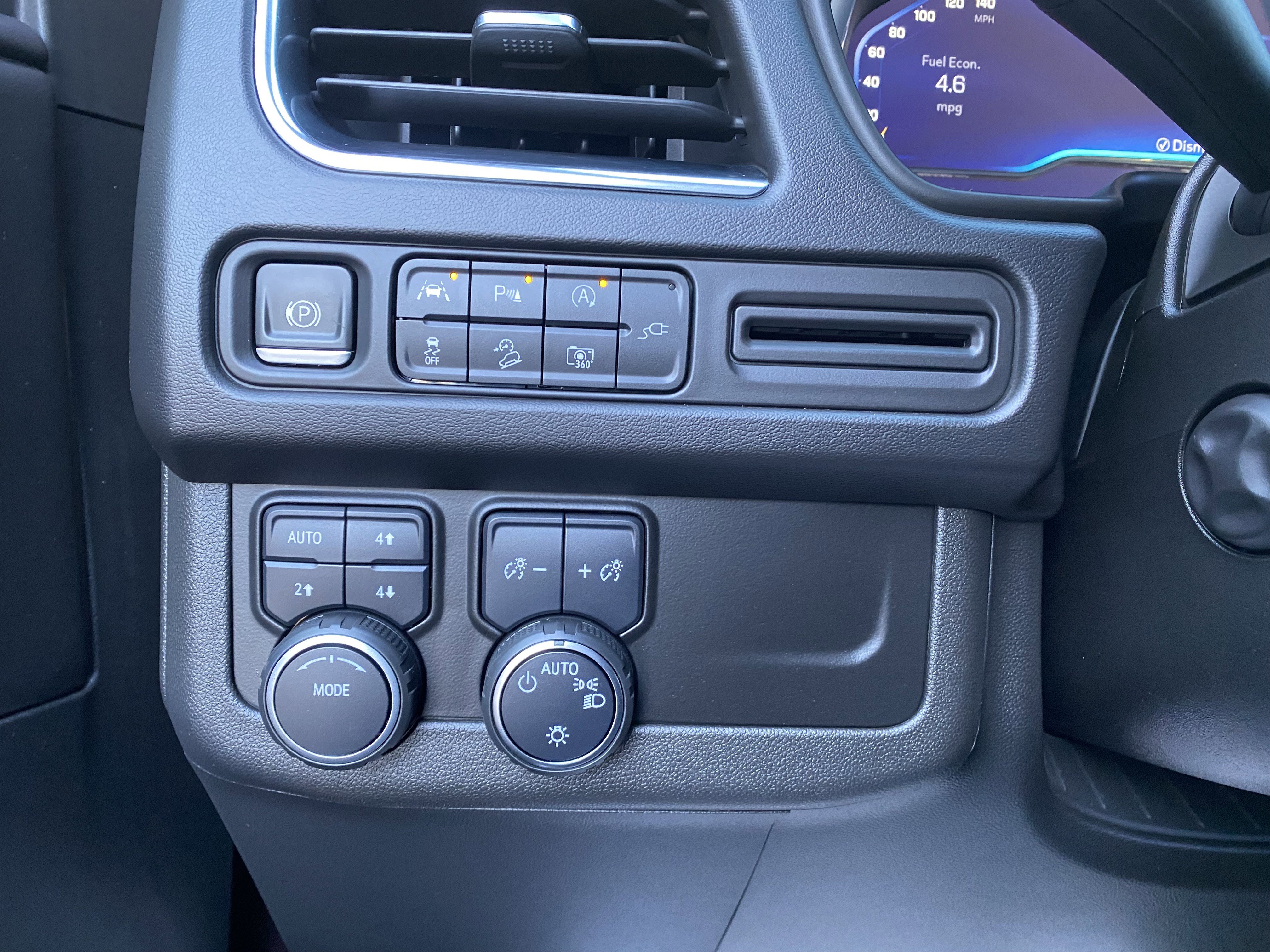 Used 2022 Chevrolet Tahoe Z71 w/ Luxury Package image 18