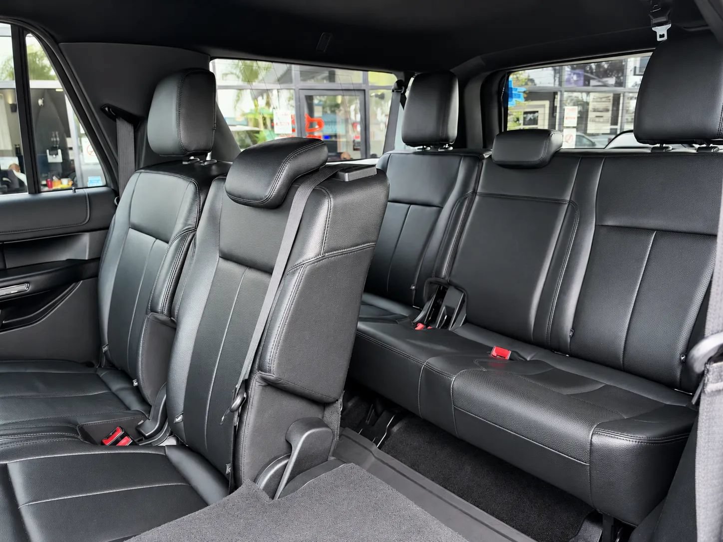 Used 2018 Ford Expedition Max XLT w/ Equipment Group 202A AWD/4WD image 14