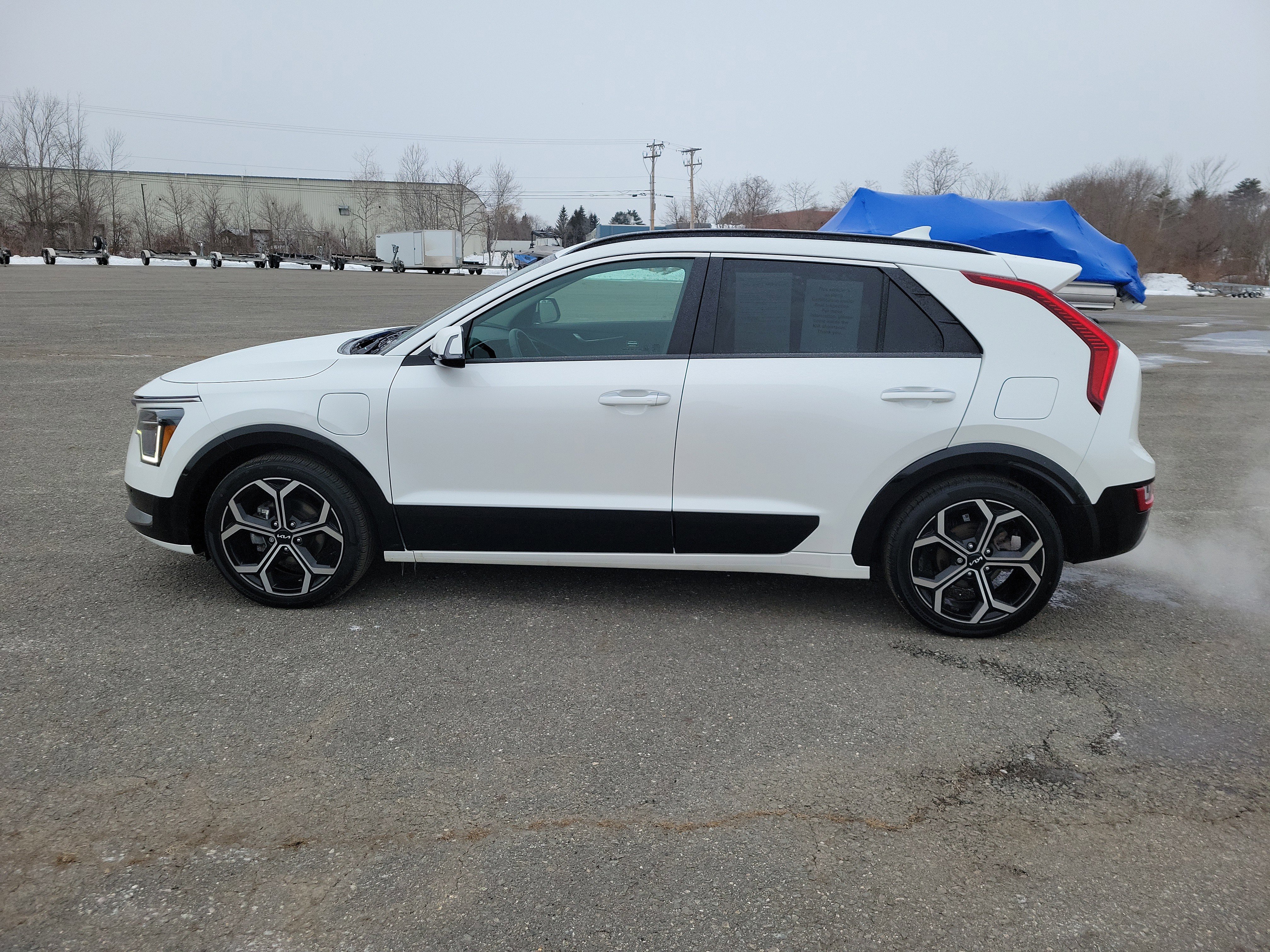 Used 2023 Kia Niro SX Touring image 8