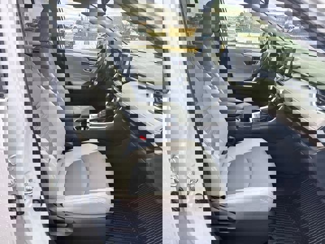 Used 2023 Toyota RAV4 XLE Premium image 22