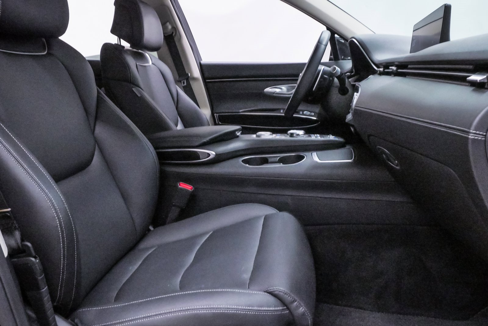 Certified 2025 Genesis GV70 2.5T image 13