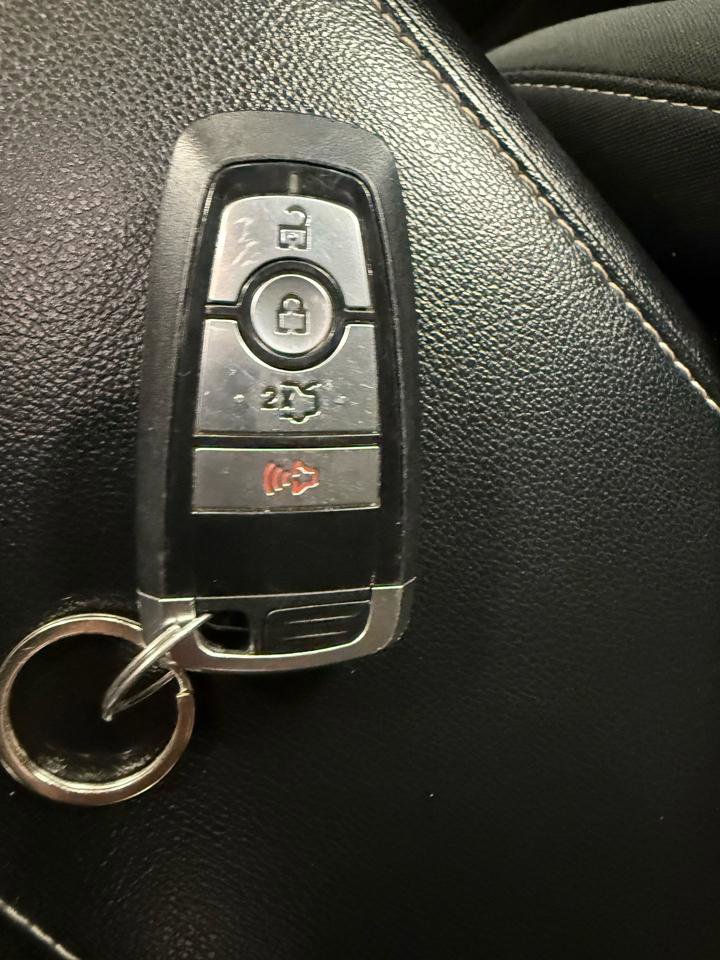 Used 2020 Ford Fusion SE image 27